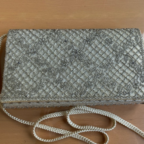 La Regale Silver Beaded Clutch with strap. - Picture 1 of 4